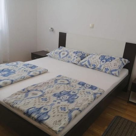 ורסי Apartments Ruzmarin מראה חיצוני תמונה