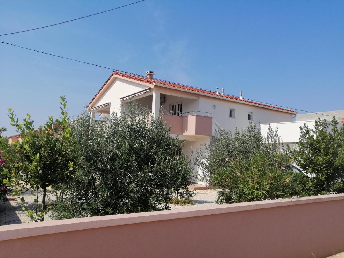ורסי Apartments Ruzmarin מראה חיצוני תמונה